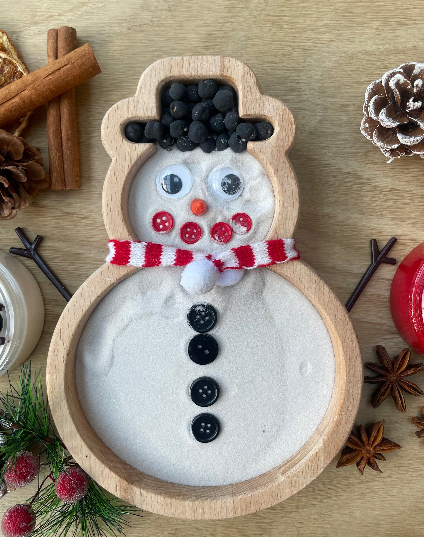 Sensorisches Tablett mit Schneemann-Motiv