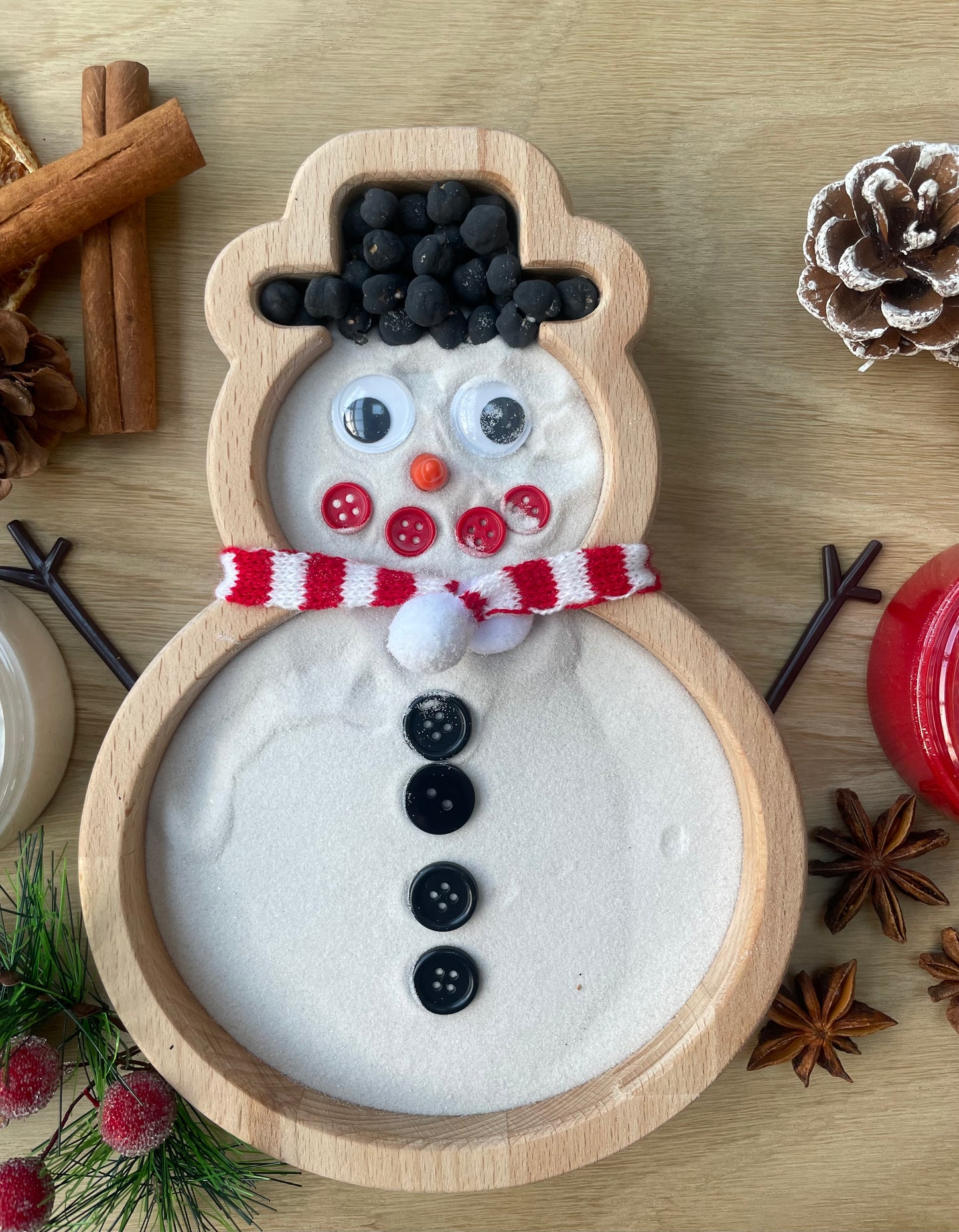 Sensorisches Tablett mit Schneemann-Motiv