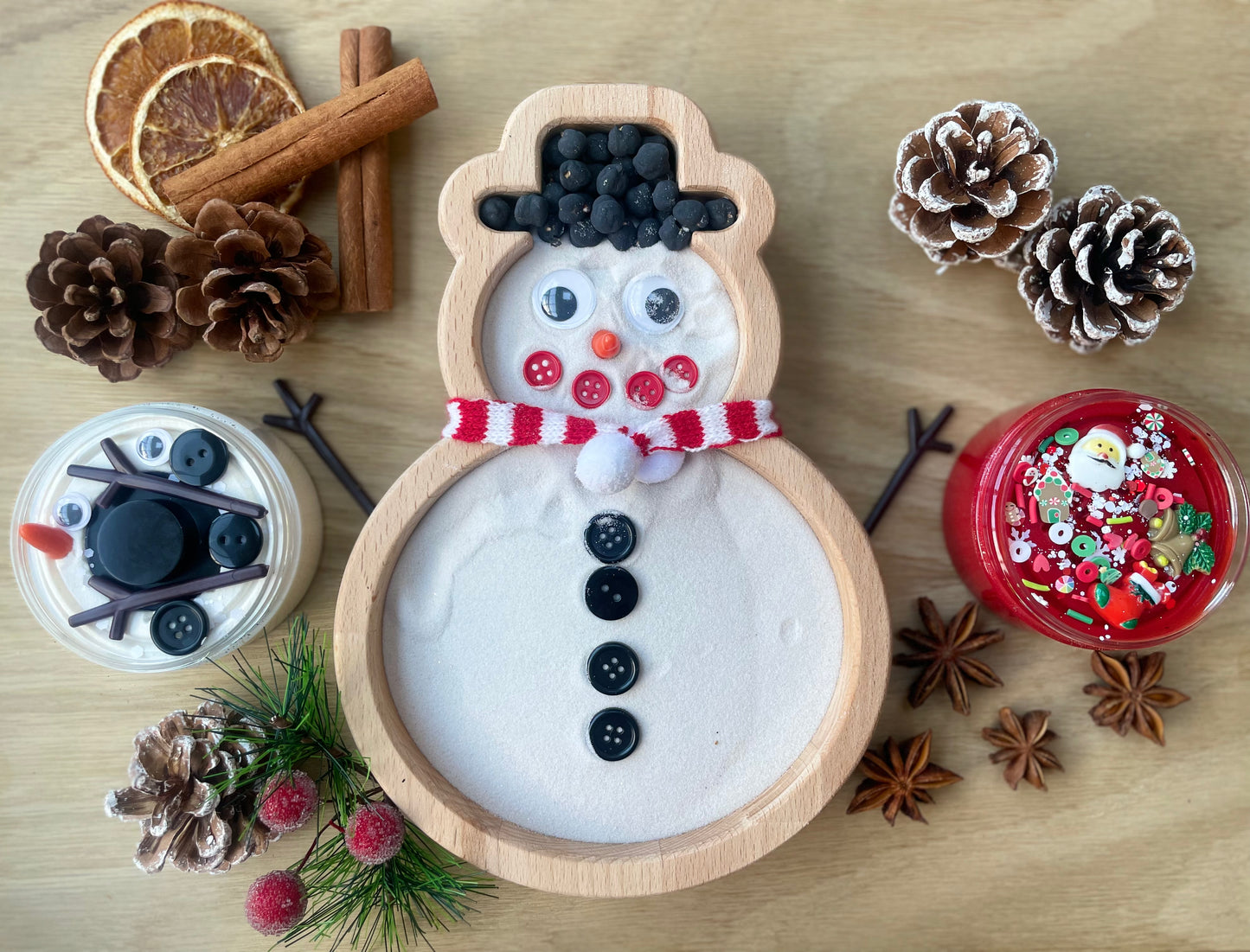 Sensorisches Tablett mit Schneemann-Motiv